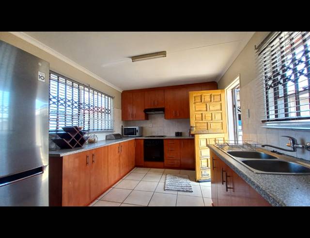 3 BEDROOM FREEHOLD TO LET IN MANDELA VIEW